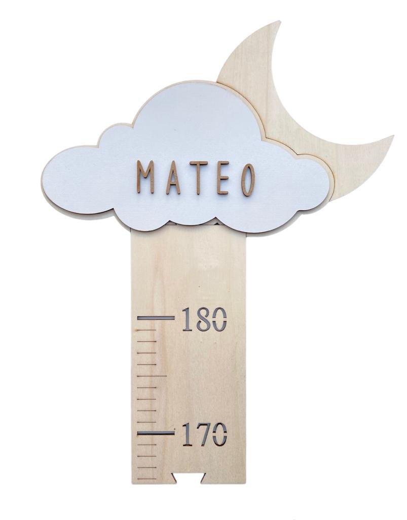 MEDIDOR INFANTIL DE MADERA CON NOMBRE ADHESIVO (ARCOIRIS, SOL Y LUNA)